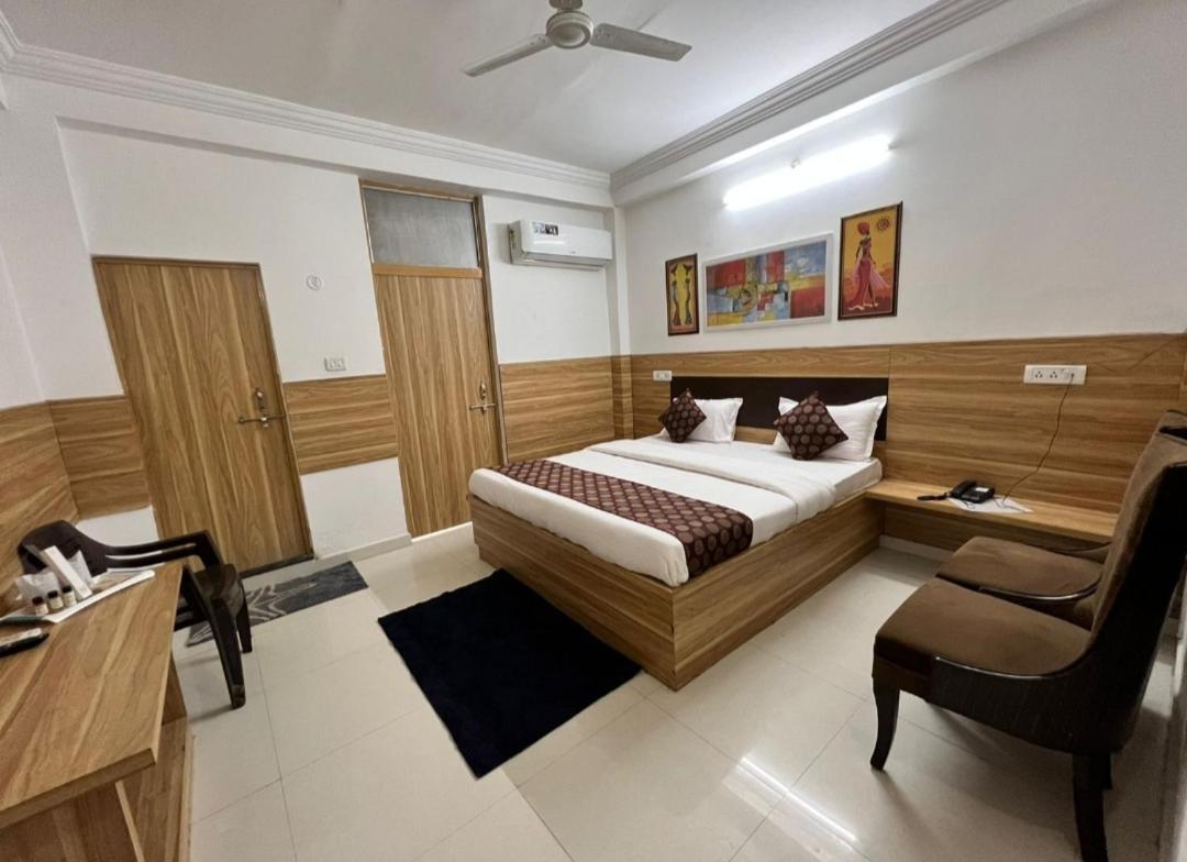 Hotel Parvati Residency Sitapur Muafi Esterno foto